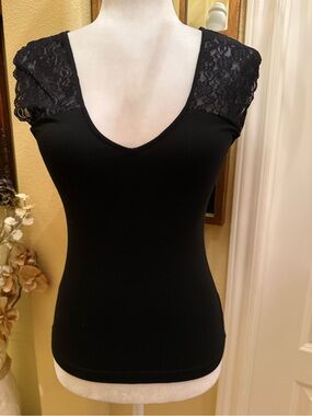 VTG BCBG MaxAzria Black V-Neck Sleeveless Top w/ Lace Detail NEW